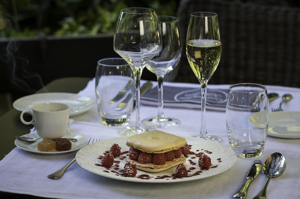 Logis Hotel - Restaurant Le Relais De Comodoliac Saint-Junien Buitenkant foto