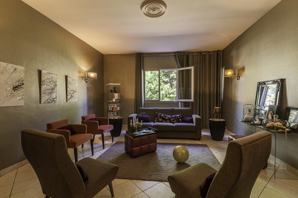 Logis Hotel - Restaurant Le Relais De Comodoliac Saint-Junien Buitenkant foto
