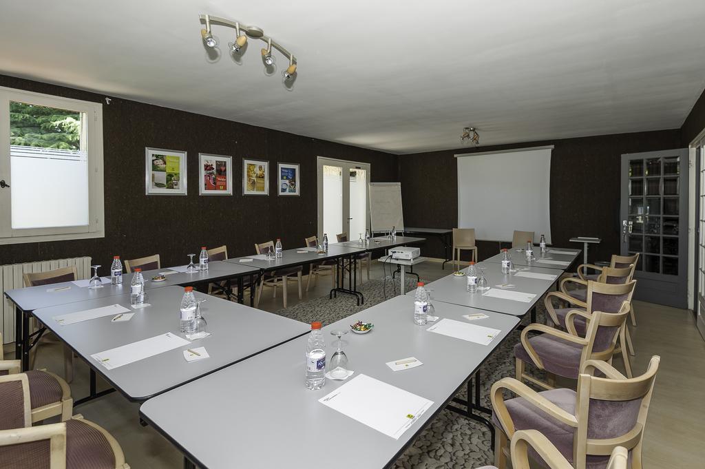 Logis Hotel - Restaurant Le Relais De Comodoliac Saint-Junien Buitenkant foto