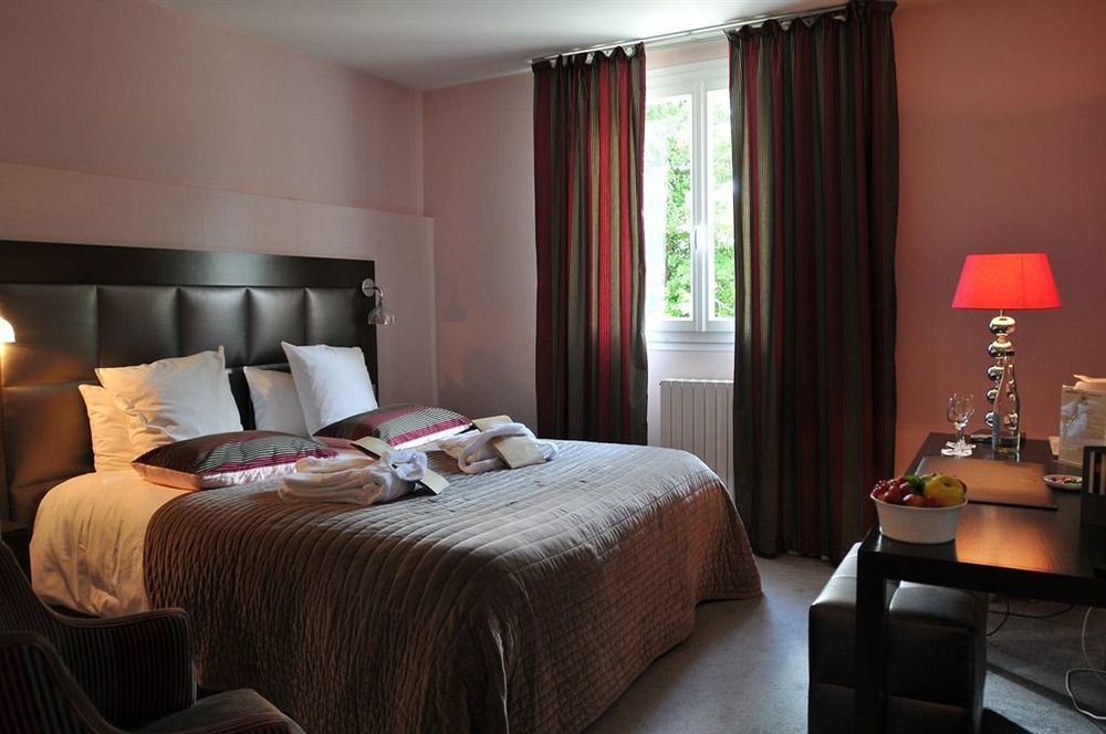 Logis Hotel - Restaurant Le Relais De Comodoliac Saint-Junien Buitenkant foto