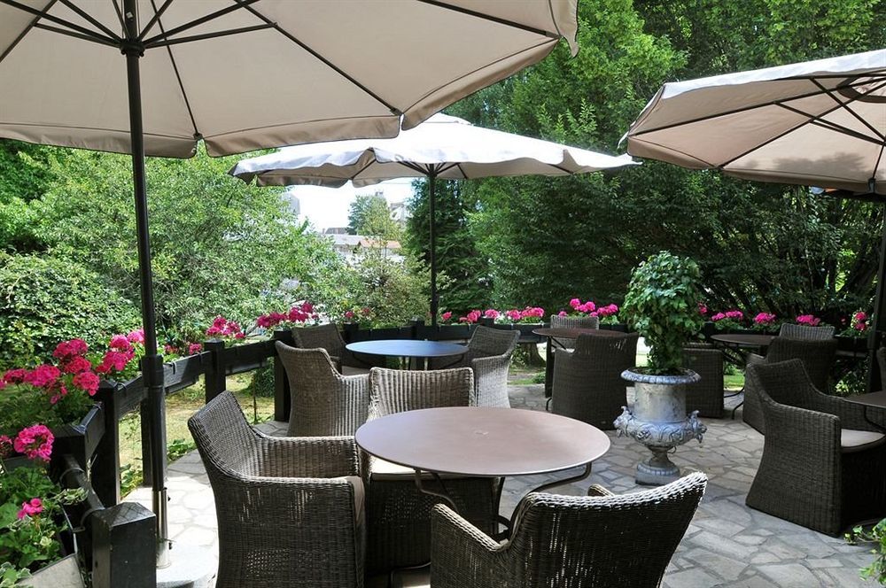 Logis Hotel - Restaurant Le Relais De Comodoliac Saint-Junien Buitenkant foto