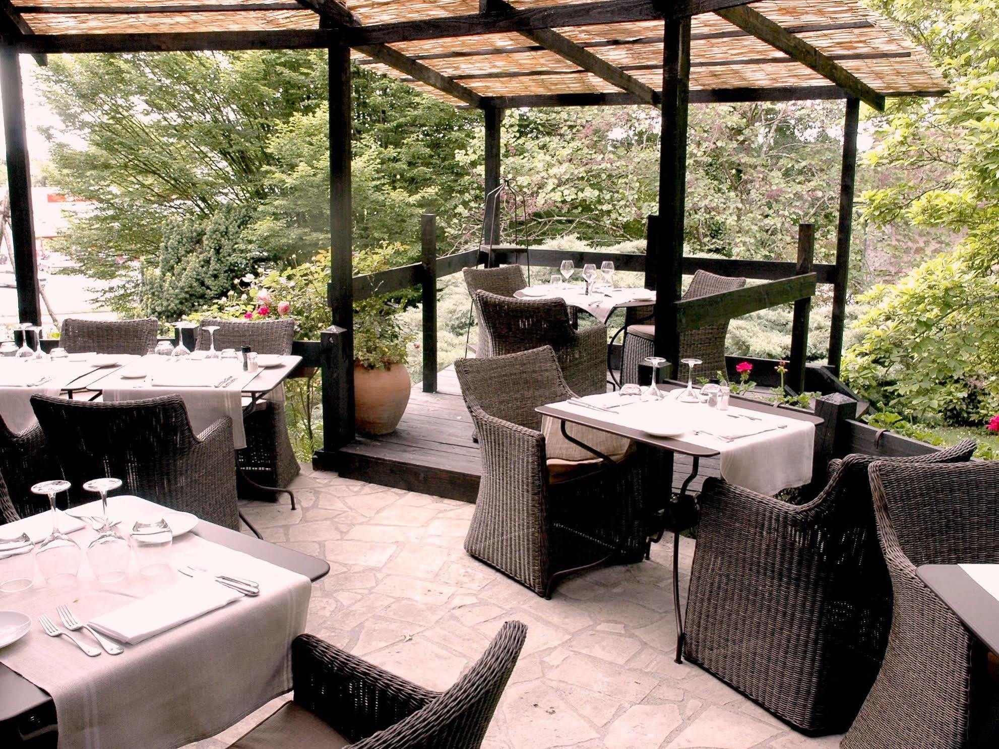 Logis Hotel - Restaurant Le Relais De Comodoliac Saint-Junien Buitenkant foto
