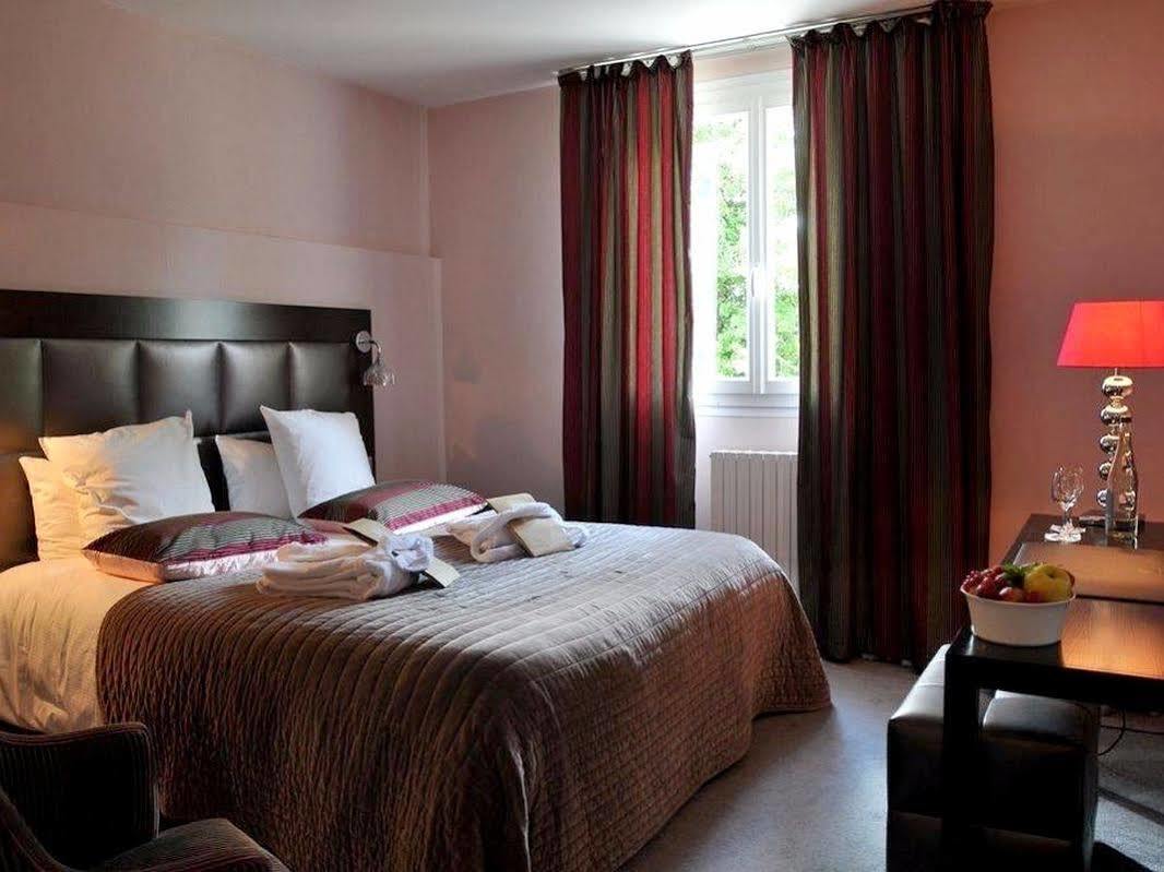 Logis Hotel - Restaurant Le Relais De Comodoliac Saint-Junien Buitenkant foto